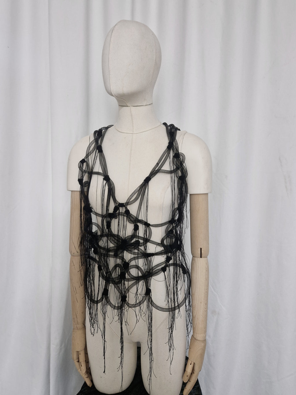 Anatomical Mesh-Tubed Brace