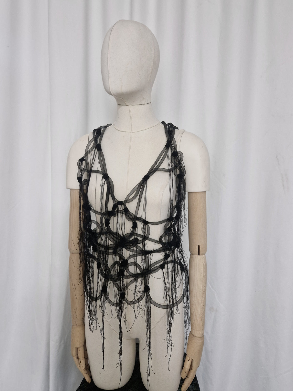 Anatomical Mesh-Tubed Brace